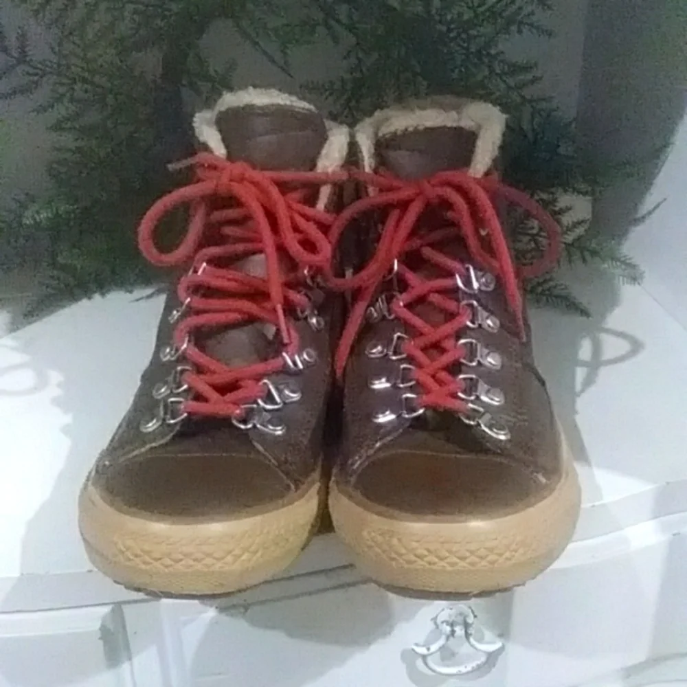 Converse - Picture 3 of 8